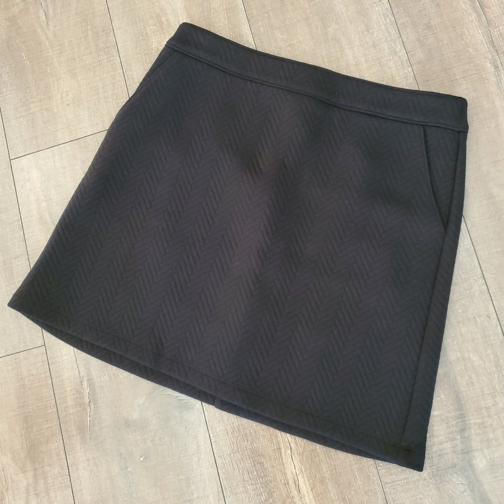 LOFT Black Quilted Chevron Mini Skirt Women's Size 6